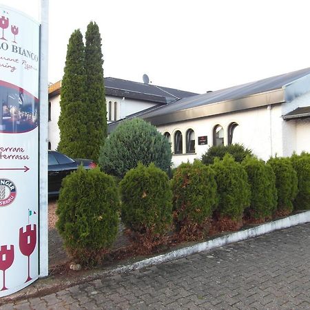 Castello Bianco Hotel Wadern Exterior photo